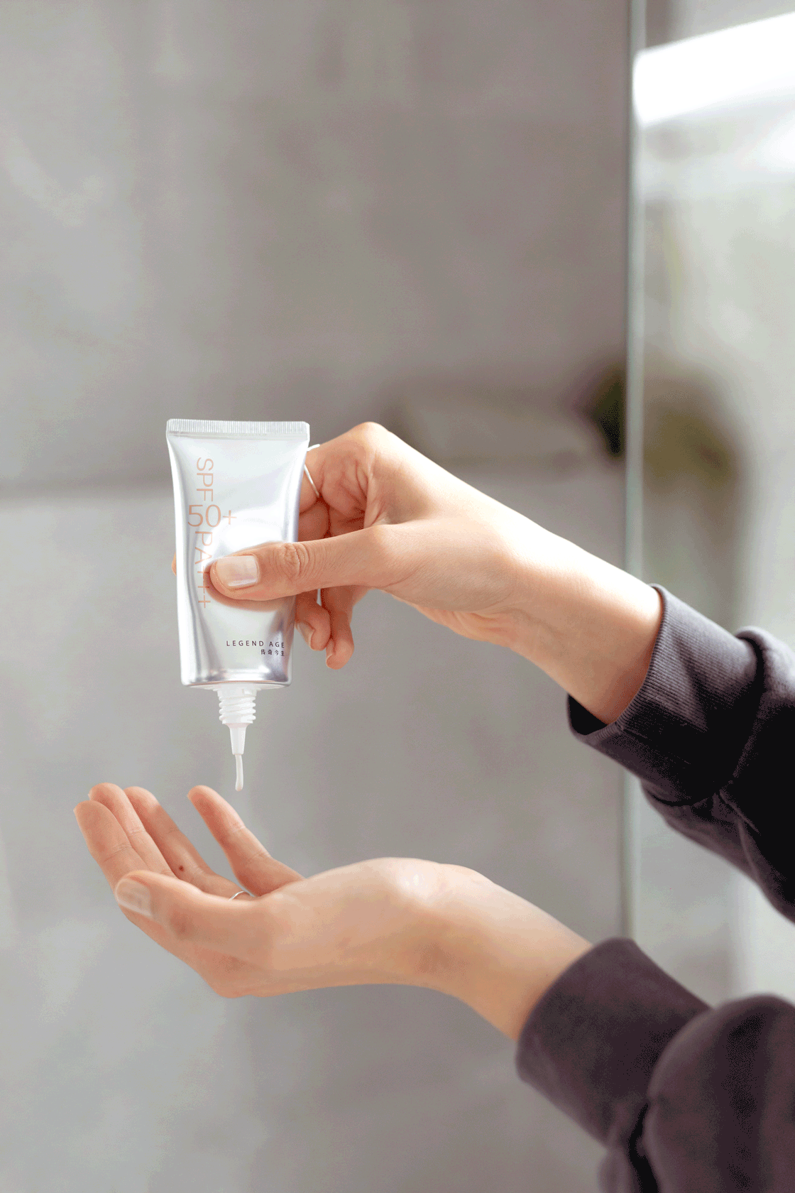 Brightening Sunscreen | SPF 50+ | PA+++ | No White Cast | Nourishing - Wahtrends