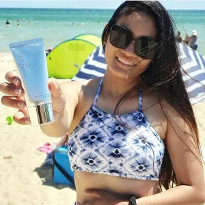 Brightening Sunscreen | SPF 50+ | PA+++ | No White Cast | Nourishing - Wahtrends